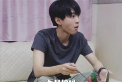 王俊凯吃瓜娱乐视频